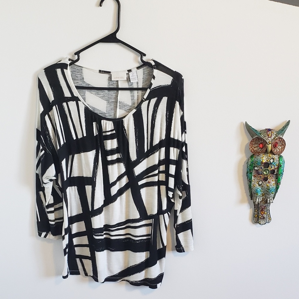 Black and white geometric scoop neck top